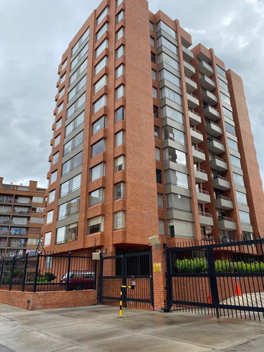 Amplio Y Cómodo Apartamento En La Colina