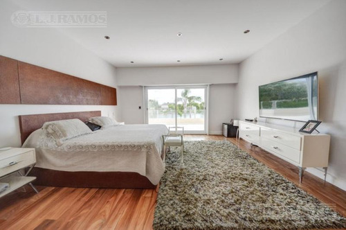 Imagen 13 de 19 de Casa En Venta En Los Castores