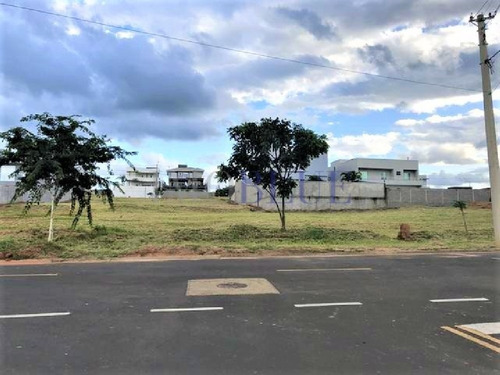 Terreno Com 585m² Em Condomínio Fechado Em Jagu... - 981