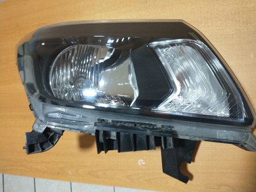 Faro Derecho Nissan Np300 2016-2020 Usado Original 