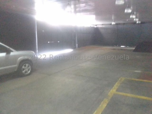 Imagen 2 de 8 de Galpón En Venta Urb. Los Dos Caminos # 22-17216