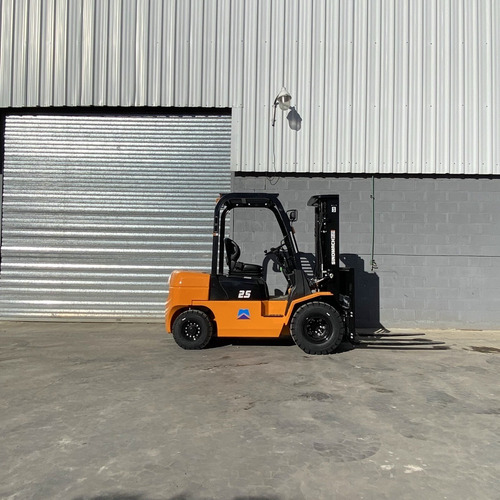 Imagen 9 de 15 de Autoelevador 2500kg 2.5 Toneladas Triple Torre 4.5m Duales