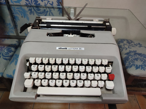 Máquina De Escribir Ochentera Olivetti Lettera 35i.