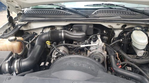 Imagen 9 de 15 de Chevrolet Silverado 4.8 D Pickup Silverado 2500 5vel Mt 2006