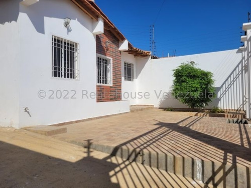 Imagen 2 de 12 de Bella Casa En Venta En Urbanización Maraquiva, Punto Fijo 04146954944 23-13261