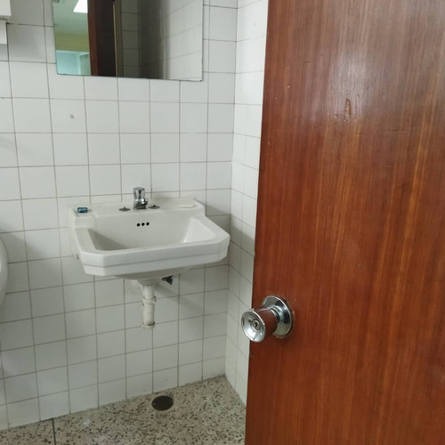 Imagen 9 de 14 de Se Alquila Oficina 126m2 Av. Lecuna