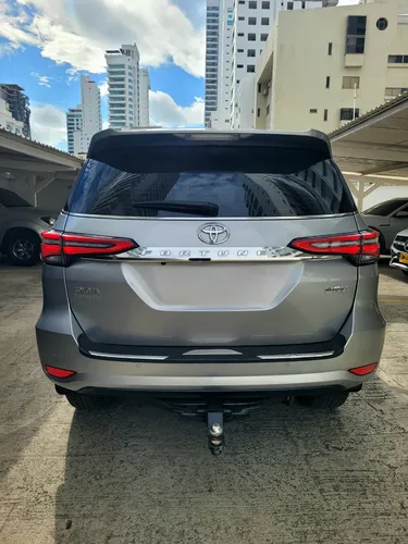 Toyota Fortuner 2,4l Srv Diesel 2023 4x2 At