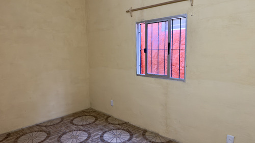 Alquiler Apartamento De 1 Dormitorio, Patio, Sobre Costanera El Pinar