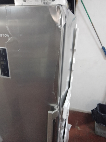 Freezer Ariston Vertical Monopuerta Ua8 F1d X Ag 291lts Gris Oscuro (Reacondicionado)