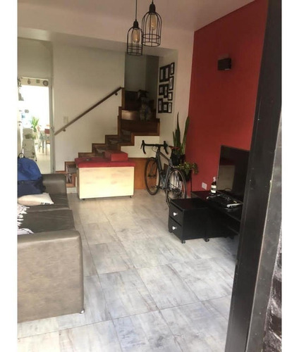 Imagen 3 de 12 de Triplex De 3 Amb. Al Frente