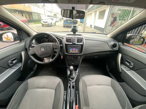 Renault Logan 1.6 Privilege / Intens