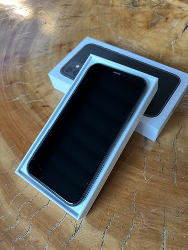 Apple iPhone 11 (64 Gb) - Negro Impecable Sin Daños Ni Rallones (Usado)