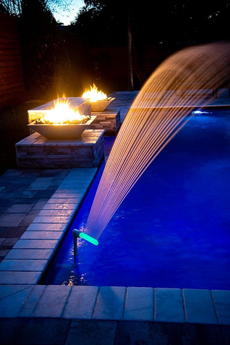 Cascada O Fuente Para Piscina Con Luz Nocturna Decorativa