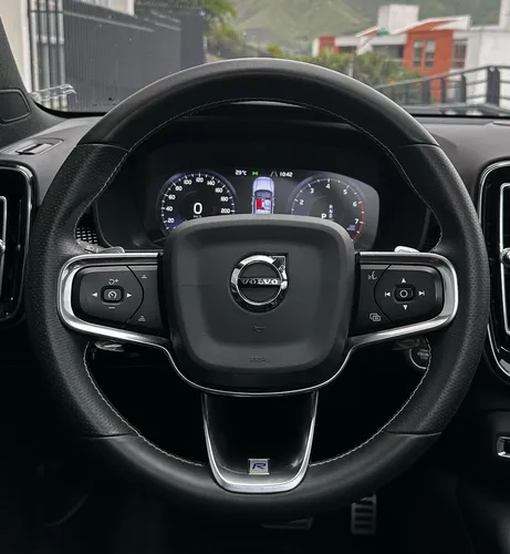 Volvo XC40 2.0 T4 R-Desing