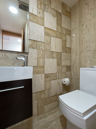 Apartamento En Con Vista Al Mar Y En El Mirador Sur En Venta, Cercano Avenida Anacaona Y Facil Acceso A Sectores Como Cacicazgos, Mirador Norte