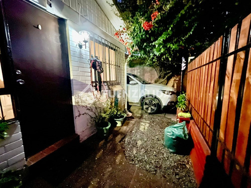 Casa En Venta De 3 Dorm. Con 140 Mt2 De Terreno En Maipú
