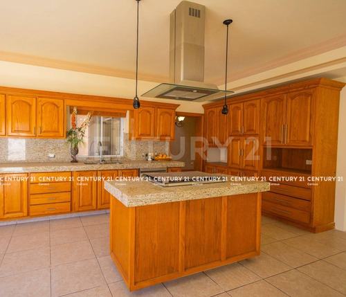 Casa En Venta En Fraccionamiento Rincon De Las Lomas Chihuahua, Chih.