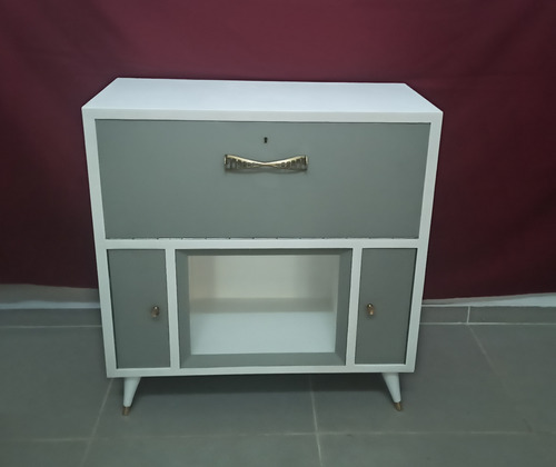 Mueble Antiguo Con Herrajes De Bronce