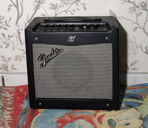 Fender Mustang I V2 20w - Willaudio (Usado)