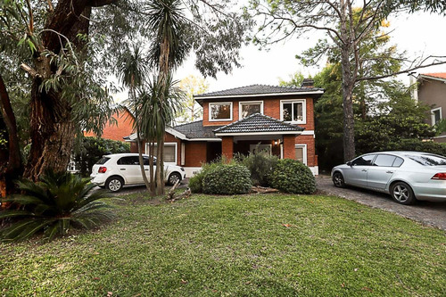 Imagen 2 de 14 de Venta De Casa De Dos Plantas, En Saint Thomas Norte, Canning