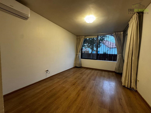 Departamento En Arriendo De 3d+3b, Con Patio. Las Condes