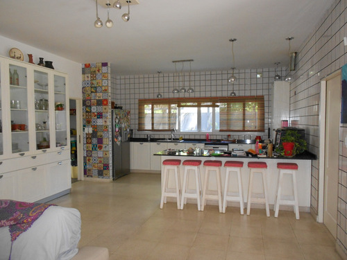 Casaquinta En Venta :: 5 Ambientes :: Parque Leloir :: 1745m