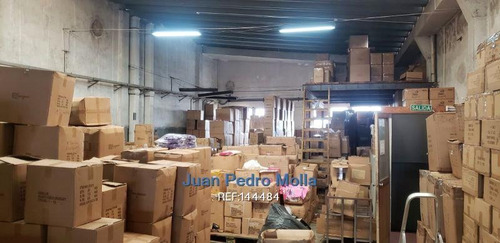 Venta De Galpón En La Comercial, Montevideo