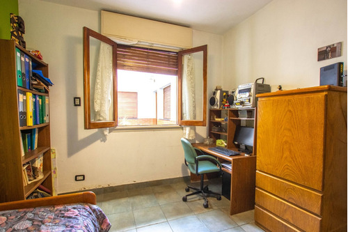 Imagen 25 de 30 de Venta Casa Lote Propio 7 Ambientes En Pompeya