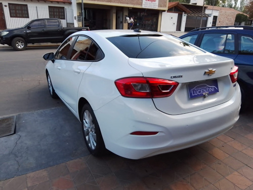 Chevrolet Cruze II 1.4 Sedan Lt