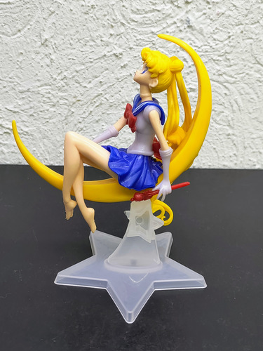 Figura Sailor Moon Con Base De Luna Pvc 15cm (Usado)
