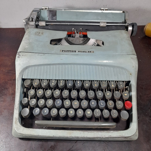 Imagem 2 de 9 de Máquina De Escrever Olivetti Studio 44 Pra Conserto Ou Pecas