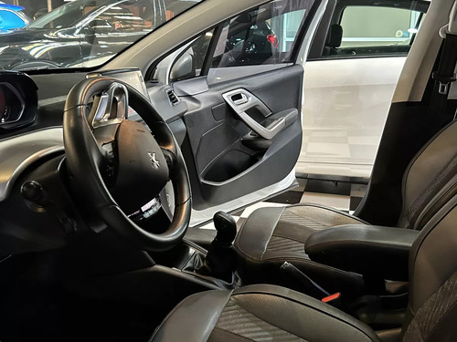 Peugeot 208 1.6 Feline