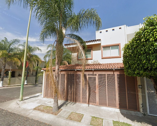 Casa En Venta En La Colonia Real De Valdepeñas, Zapopan, Jalisco. Lr