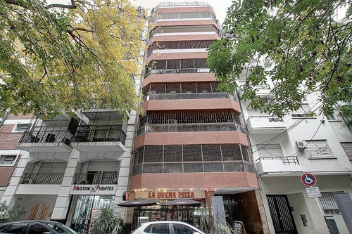 Local Emplazado En El Barrio De Recoleta, A Metros De Av Las Heras, Y Del Cementerio De La Recoleta