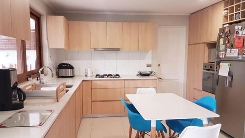 Acogedora Y Renovada Casa Cercana A Metro Castillo Velasco,