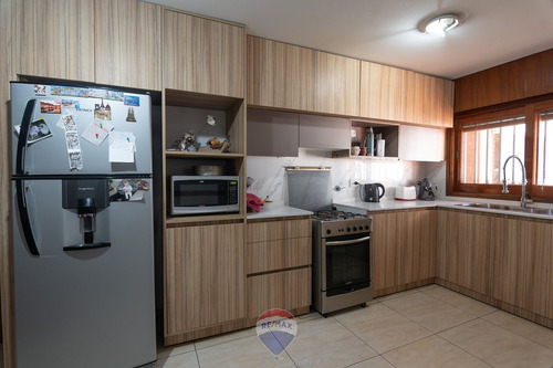 Venta Casa 5 Dorm Cochera Poeta Lugones Cba