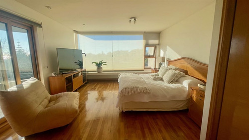 Casa En Venta De 5 Dorm. En Concón