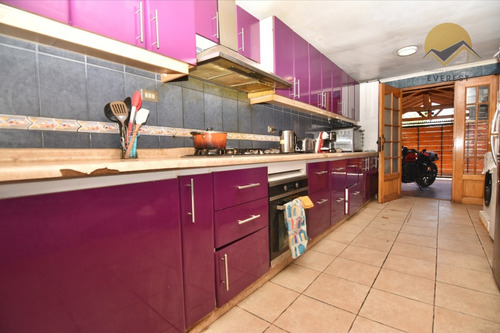 Se Vende Casa 5d 2b, Comuna De Maipú.
