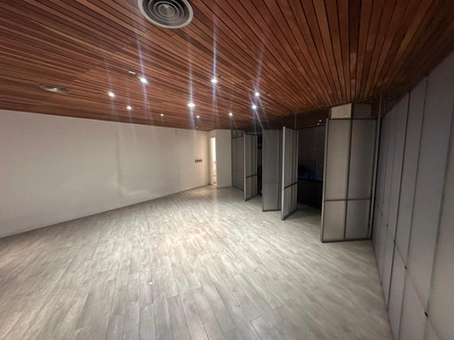Oficina De 100 M² Con Vista Despejada Almirante Pastene 244