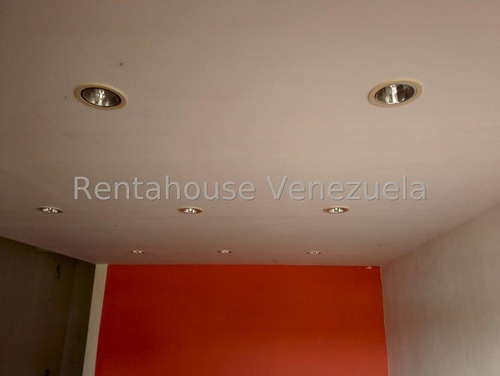 Rafael Gamarra Tu Asesor Inmobiliaro Alquila Comodo Y Amplio Local Comercial, En Plena Avenida Bolivar De Los Rastrojos. Amplio Estacionamiento, Alto Trafico Vehicular Y Peatonal. Baño Interno, Patio