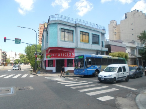 Imagen 1 de 11 de Excelente Local En Importante Esquina De Floresta!!!