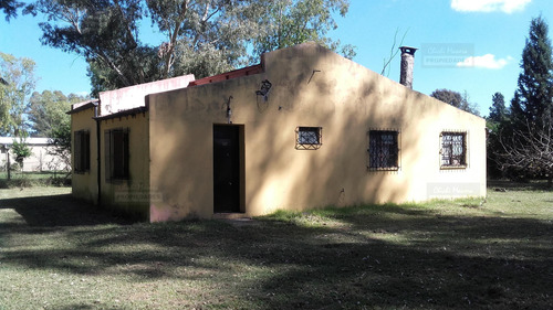 Casa De 3 Dormitorios, 2 Baños, Con Quincho