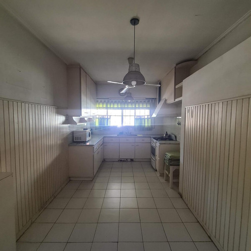 Casa En Una Planta Para Refaccionar Sobre Excelente Lote