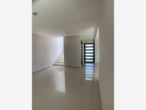 Imagen 3 de 12 de Casa Sola En Venta Priv. Res. Monte Novo Con Alberca Y Áreas Verdes. 3 Recámaras.