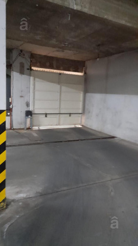 Cochera Cubierta En Villa Ballester Proxima A Centro Comercial