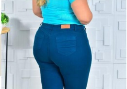 Imagem 4 de 4 de Calça Capri Plus Size - Azul Petróleo 52