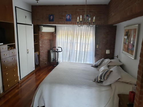 Venta Barrio Naon Chalet De 5 Amb. C/cochera.