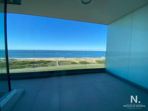 Vende Departamento En Brava Punta Del Este De 3 Dormitorios. 