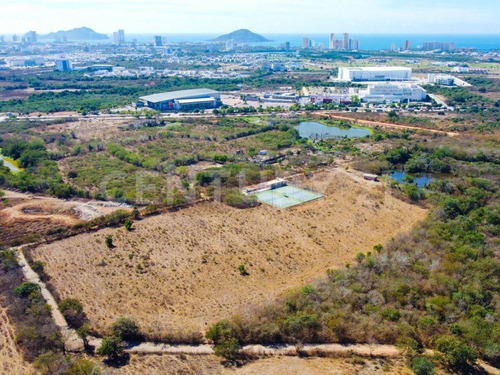 Terreno En Venta En Mazatlan, Sinaloa, Mexico. 37,566 M2 Frente A Nuevo Hospita