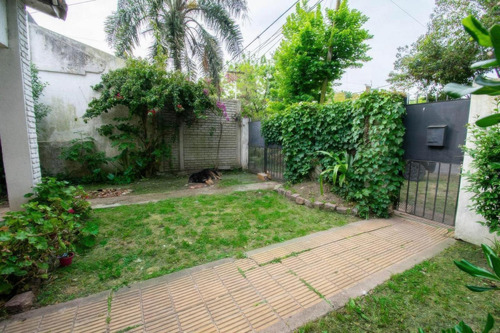 Casa En Venta - 2 Dormitorios 2 Baños - 300mts2 - City Bell
